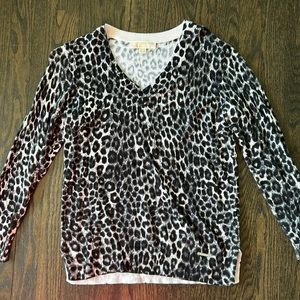 Michael Kors black animal print long sleeve v-neck sweater size small
